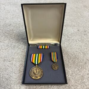 NIB US Merchant Marine Mediterranean-Middle East War Zone Medal Ribbon Bar Set